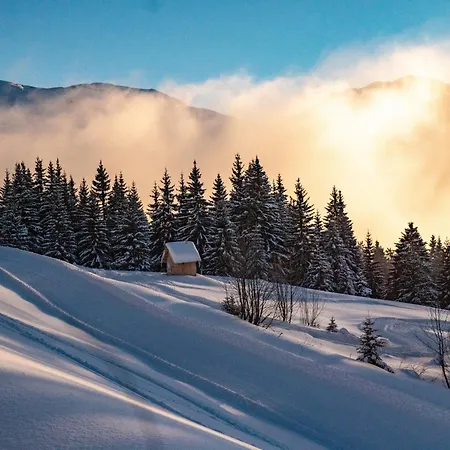 3 Sophie - B103 - Snow And Trek - Morzine