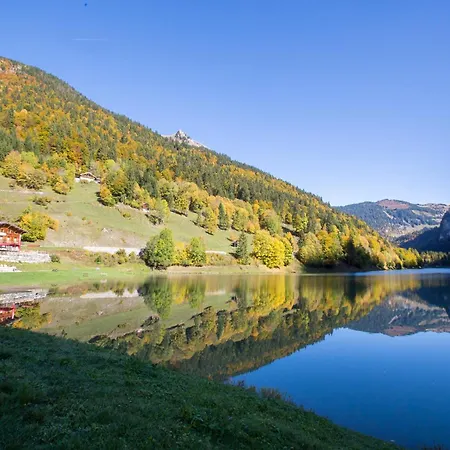 3 Sophie - B103 - Snow And Trek - Morzine